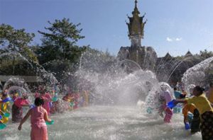 Jinghong SplashIng Square